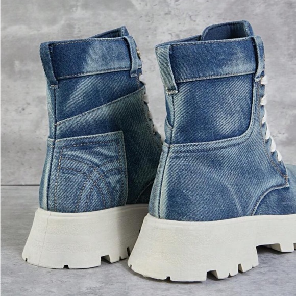 Fall boots - Picture 3 of 4